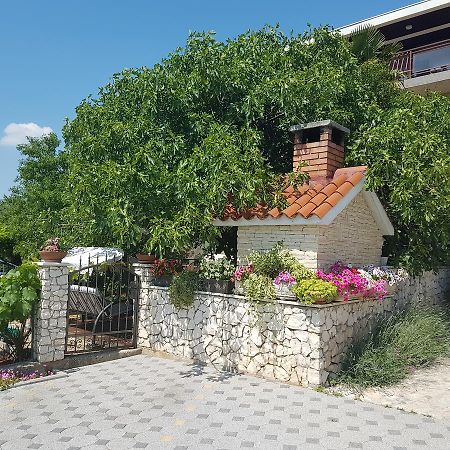 Apartment Adis Шибеник Экстерьер фото