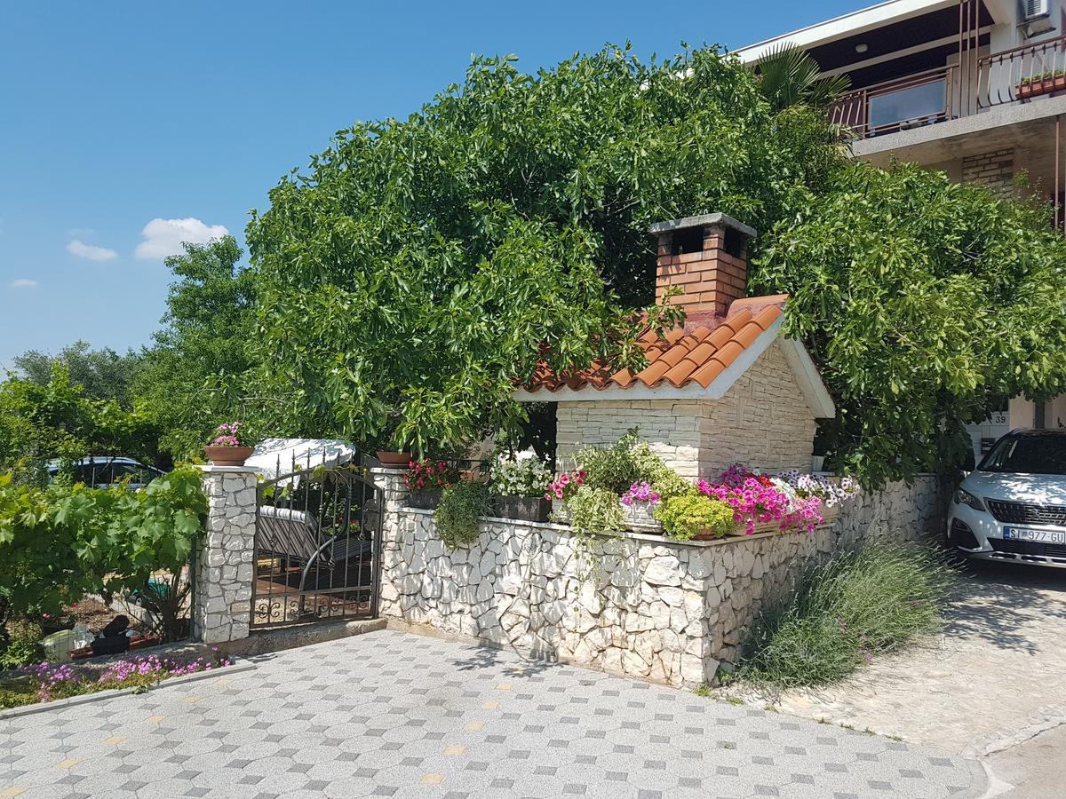 Apartment Adis Шибеник Экстерьер фото